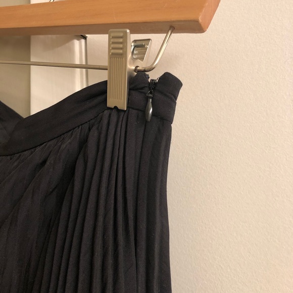 Aritzia Wilfred black pleated skirt - Picture 7 of 9